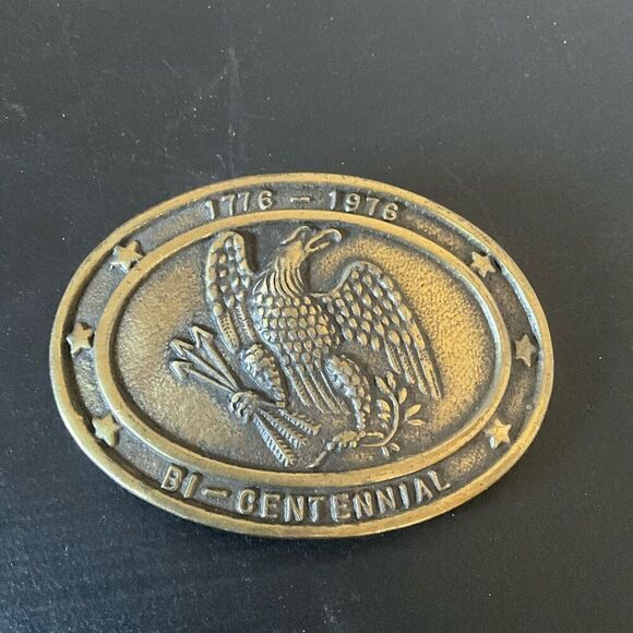 1776-1976 AMERICAN BI-CENTENENNIAL BRASS BELT BUCKLE, OVAL EAGLE - Picture 1 of 3